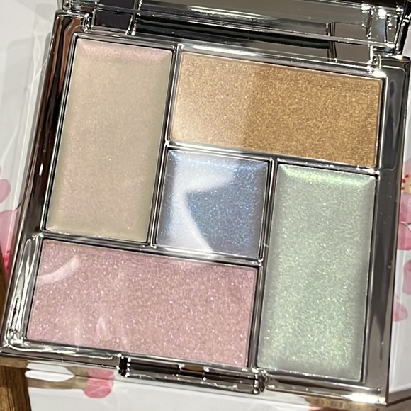 Sleek makeup highlighting palette - Picture 3 of 3